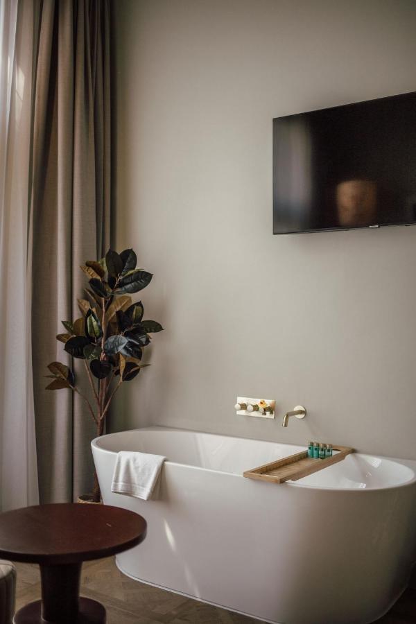Finch Boutique Hotel, Downtown Hotel 4*